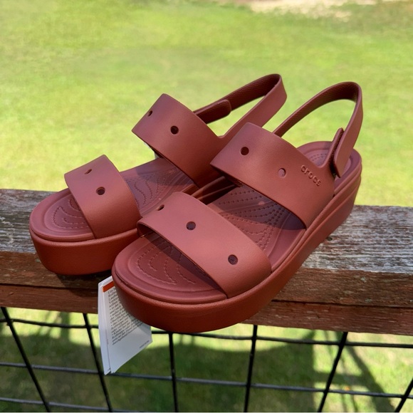 CROCS Brown Platform Sandals - Picture 1 of 3